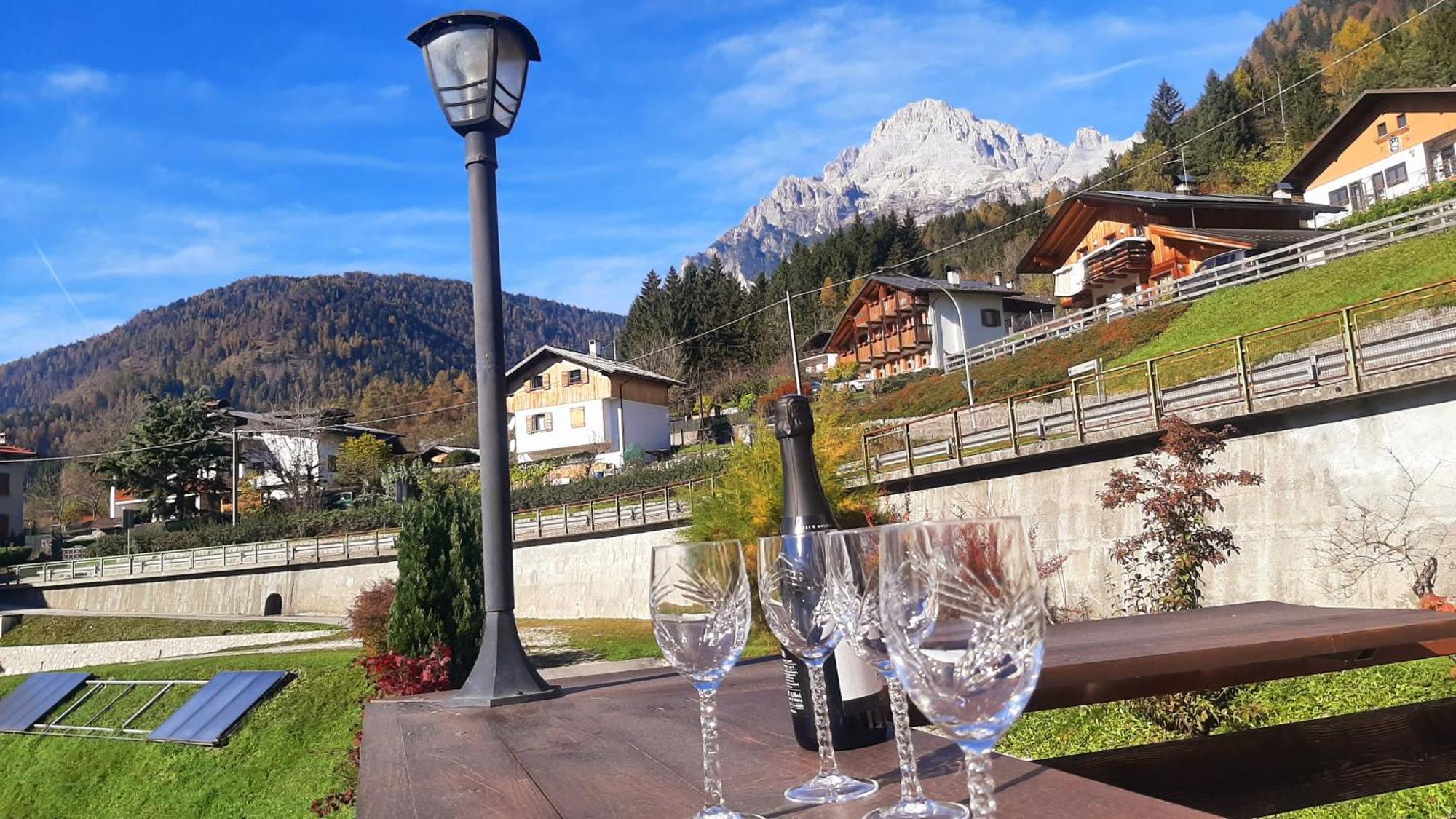 Campo Base Dolomiti Con Parcheggio Auto E Garage Moto Villa Valle di Cadore Eksteriør billede